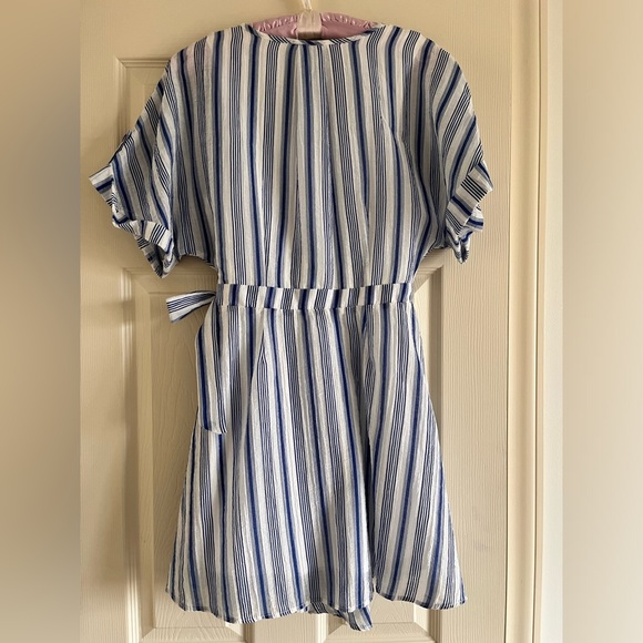 NWT Sienna Sky Wrap Dress Women Size Small - Picture 2 of 9